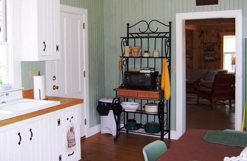Lyme Center Cottage | Gorgeous Lakefront, Beach, Spacious Grounds, Pet Friendly/Hanover Area