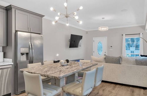Tulane - Gravier Apartment | "Gorgeous Mid-City Home: 3BR, 2BA, Pet-Friendly, Near Parades and Canal Streetcar Line