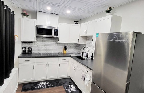 Transcona House | Gorgeous Private- Separate Walkout Suite- Lake View