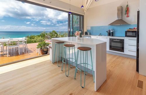 Boomerang Beach House | Gorgeous Rosie's@Boomerang (formerly Tambac) . 3 mins from the Beach!