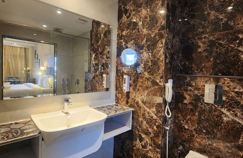 Sheehla Hotel | Goroomgo Portola Hotel By Parkside Dharamshala