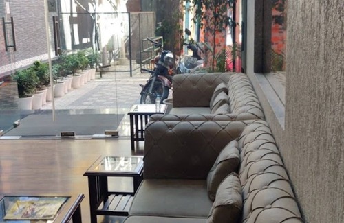 Kangra Hotel | Goroomgo Singla Residency Kangra