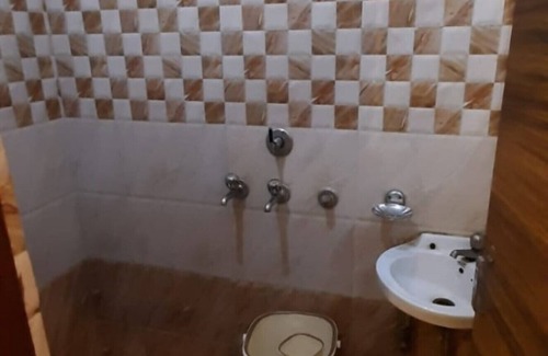 Kasauli Hotel | Goroomgo The Lotus Kalka