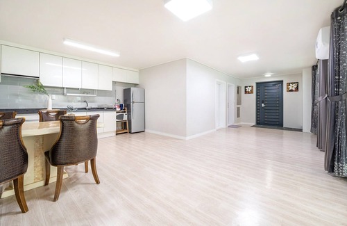 Goseong-gun House | Goseong Araenmaru Pension