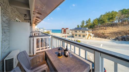 Goseong-gun House | Goseong Araenmaru Pension