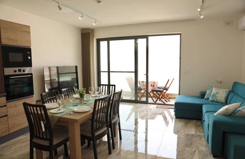 Xlendi Apartment | Gozo Coastal Escape: Apartment Sea Views in Xlendi
