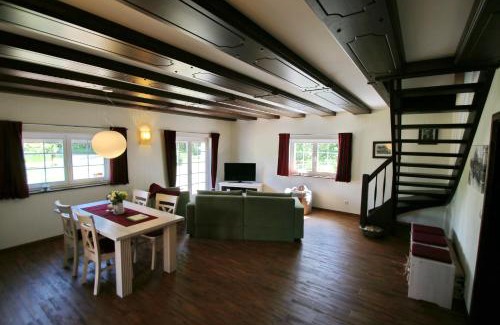 Burg-Dorf House | Grüne Farm - FeWo Ost