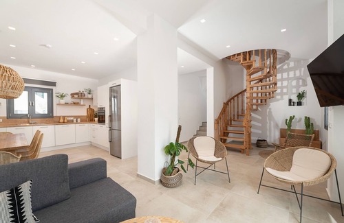 Kamilari Villa | Villa Calma BOHO Style,family friendly, salt water Pool, large home