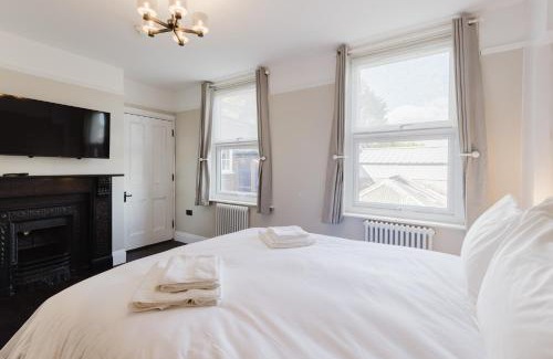 Tring Apartment | Grace's Guesthouse 68b
