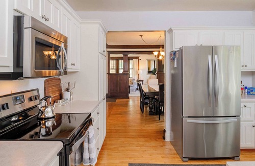 Stevens Point House | Gracious 5-Bedroom Home in Downtown Stevens Point