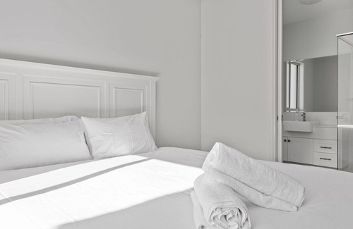 Narrawallee Apartment | Grahlie House - Iluka 1A - Brand new, custom-designed and stylish studio apartment