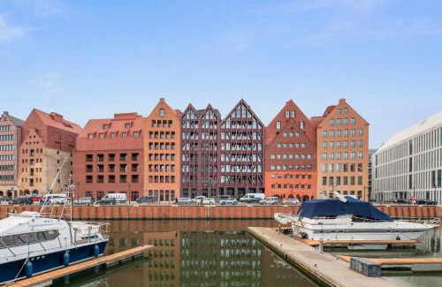 Gdansk City Center Apartment | Granaria Jacuzzi Deluxe Suites by Downtown Apartments