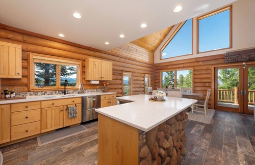 Innsbruck Val Moritz House | Granby 5BR Cabin on Private Wooded Lot - VIEWS!, HOTTUB, + FIREPIT!