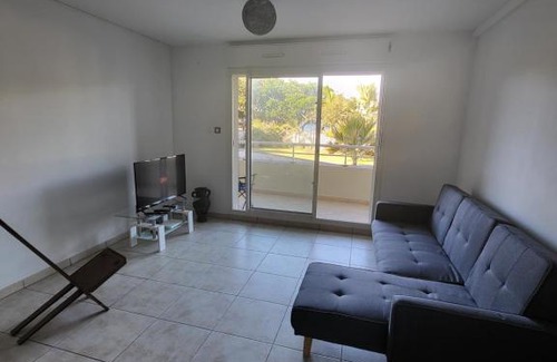Saint-Benoit Apartment | Grand f3