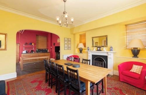 Barmouth Apartment | Grand large apartment in Townhouse by the Sea. Superb Views. Brilliant Location
