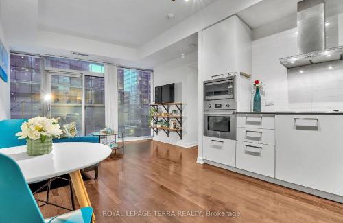Toronto Entertainment District Apartment | Grand Monarch Suites
