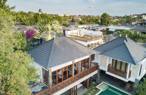 Petitenget Villa | Grand proportions, stunning villa walking distance to the best of Bali