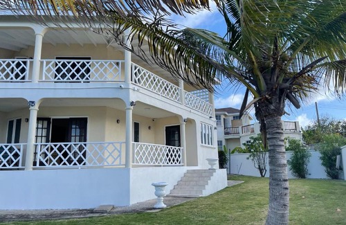 Marley Vale House | 'GRAND RIVEIRE' Private Room with Ocean View