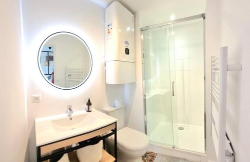 Matabiau Apartment | Grand studio avec terrasse - Gare - Metro - Wifi