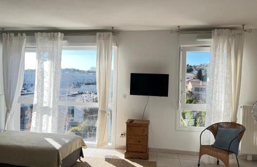 Manosque Apartment | Grand studio Manosque face lycée international et hôpital, Cadarache-Iter