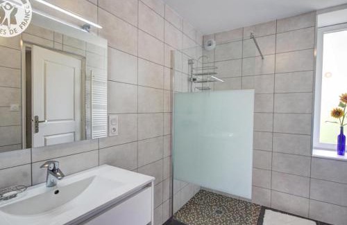 Saint-Didier-sur-Rochefort House | Grande maison familiale avec jardin et animaux admis - FR-1-496-18