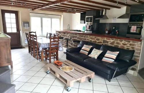 Flamanville House | Grande maison conviviale à Flamanville avec jardin clos