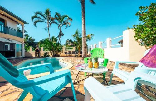 Petite-ÃŽle House | Grande maison pour 20 personnes, avec 8 chambres, piscine, billard et BBQ