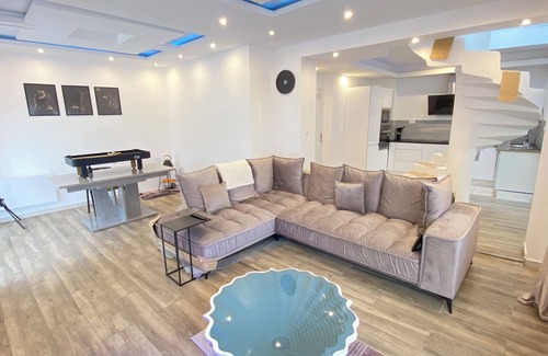 Beauvais Villa | Grande Maison Spacieuse et Élégante Avec 3 Salons