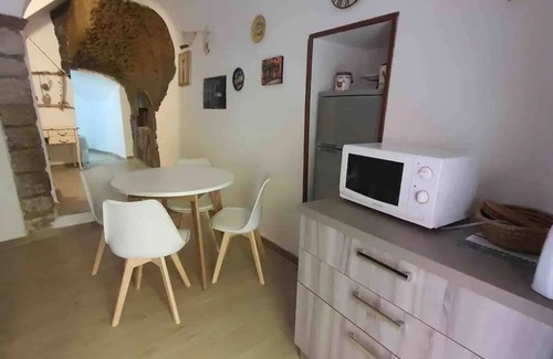 Bosa Historic Centre Apartment | Grazioso Appartamento nel Centro Storico di Bosa, Vicino al Castello Malaspina