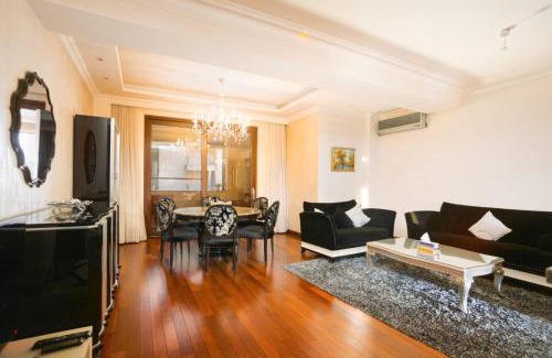 Kentron Apartment | Great 3 Bedroom 2 Bathroom in Katsin Building, Republic Square