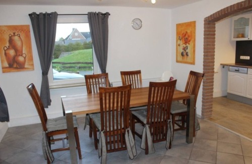 Varel Apartment | Great 4 room apartment directly between the city center and Varel harbor