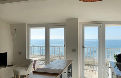 Torvaianica Apartment | Great apartment, from the balcony you can jump directly into the sea.