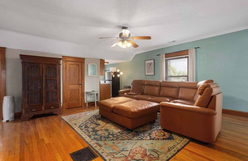 Northeast Kansas City House | Great for Large Groups Near DT - 30 day stays