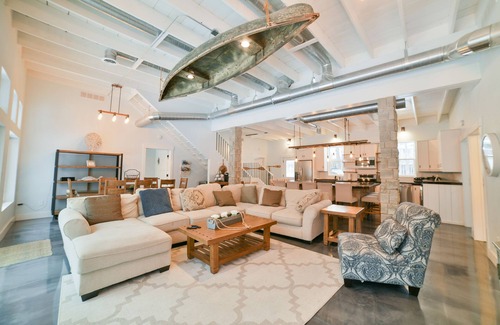 Fish Creek House | GREAT location across from YMCA. Can accommodate LARGE groups