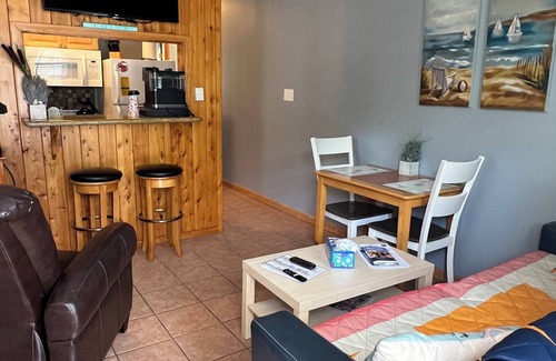 North End Condo | GREAT LOCATION-Next To Beach In Beautiful OC