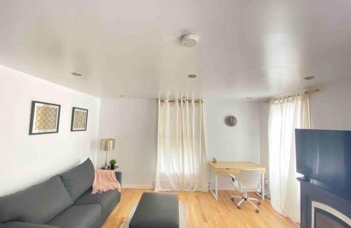 Grimsby Apartment | Great natural light Apartment in Historic Building