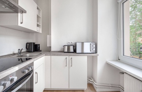 Neukoelln Apartment | Great Neukölln Studio, nr Park, by Blueground