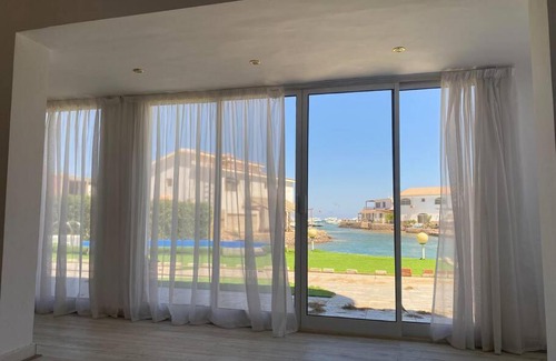 Al Mamsha El Seyahi Villa | Great sea front villa with a private beach, pool