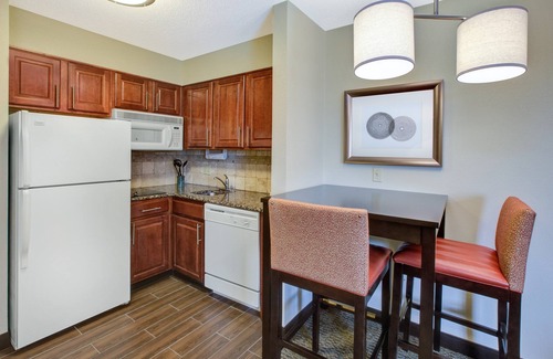 Middletown Condo | Great Value! 2 Bedroom Suite | Free Breakfast + Shared Outdoor Pool. Near Ford Motor Company!