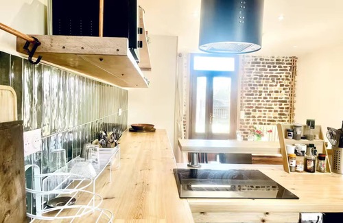 Cote Est Soquence House | Green Bubble in the LH urban oasis