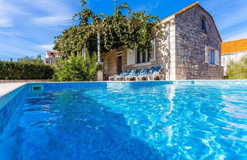 Zrnovo House | Green Garden House