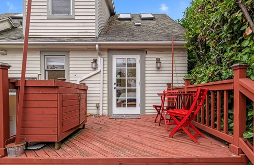 Green Lake House | Green Lake 2-level 4BR Home w Parking