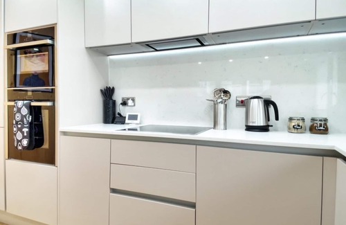 Hove House | Green Mews 3 with Free Parking | By My Getaways