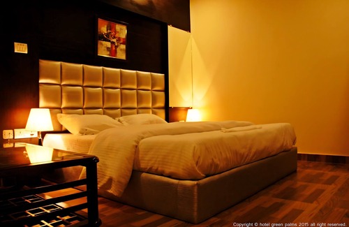 Lansdowne Hotel | Green Palms Rubystone Exotic