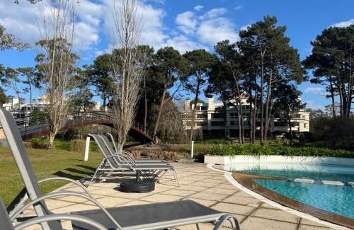 Solanas Apartment | Green Park, Solanas, apto con balcón vista al lago