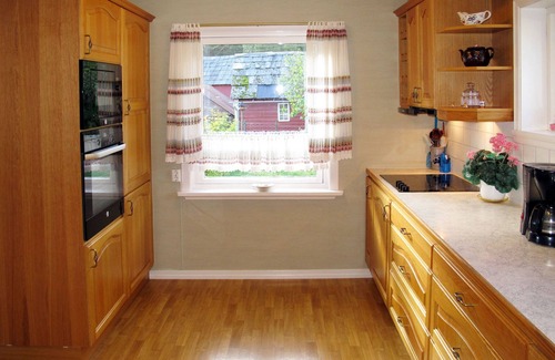 Tysnes House | Greenhouse by Interhome