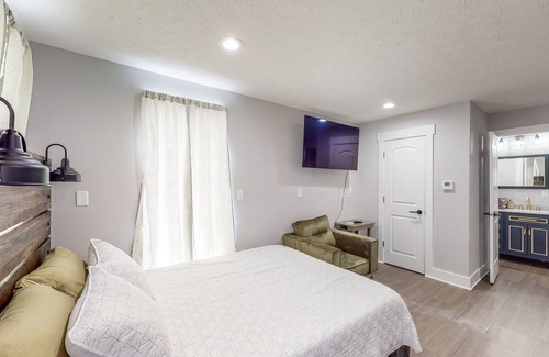 Greenwood Apartment | Greenwood Getaway Apartment - Recently Remodeled