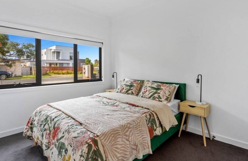 Capel Sound House | Grevillea Cottage by Ready Set Stay- Close to the beach & Pet friendly