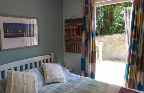 Martin Cabin | GROOVE ARMADA, family friendly, country holiday cottage in Kingsdown