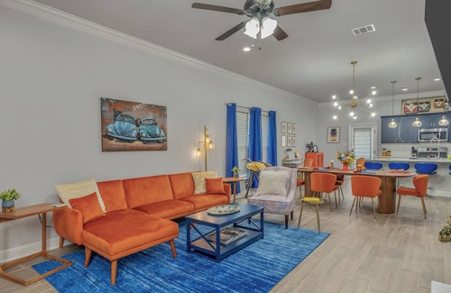 Shreveport House | Groovy, New & Modern! Tv in each room.